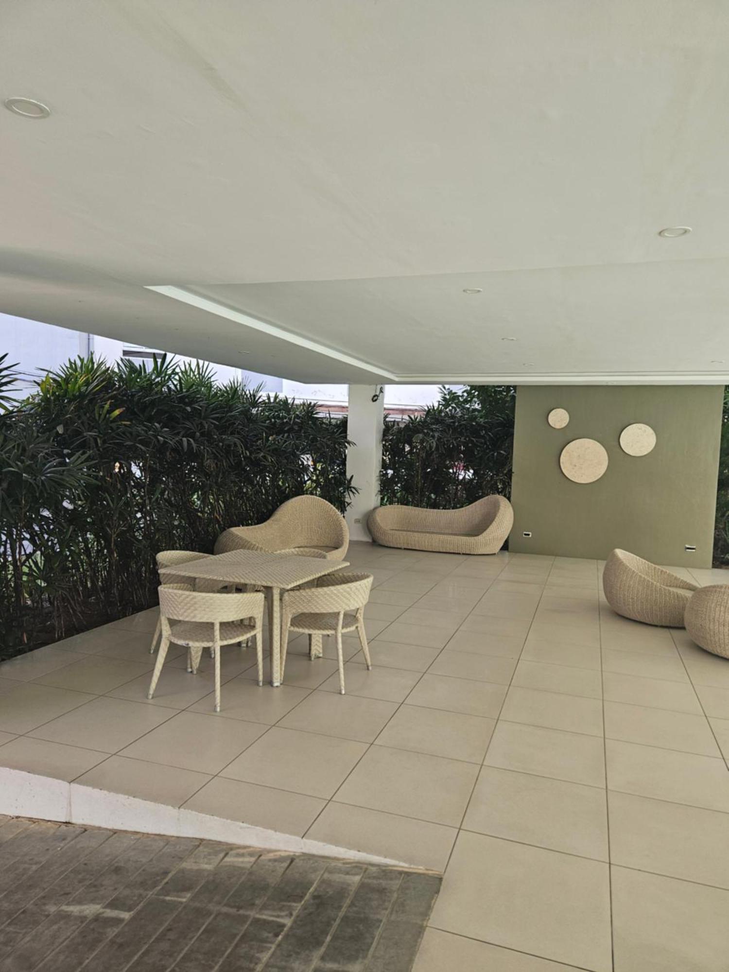 2-Bedroom Boutique City Condo - Newly Renovated! سيبو المظهر الخارجي الصورة